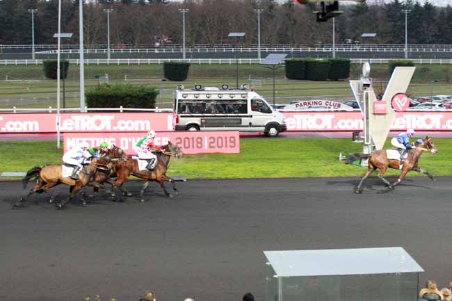 Photo d'arrivée de la course pmu PRIX DE PARAY-LE-MONIAL à PARIS-VINCENNES le Samedi 26 janvier 2019