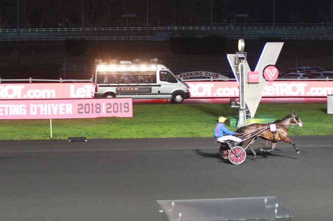 Photo d'arrivée de la course pmu PRIX DE CHATEAUBRIANT à PARIS-VINCENNES le Samedi 26 janvier 2019