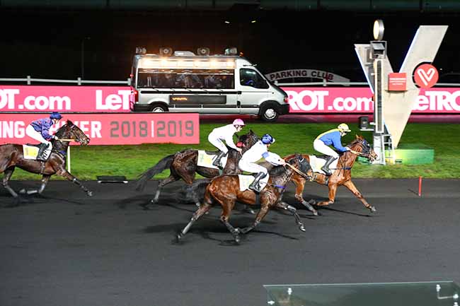 Photo d'arrivée de la course pmu PRIX JAG DE BELLOUET à PARIS-VINCENNES le Samedi 26 janvier 2019
