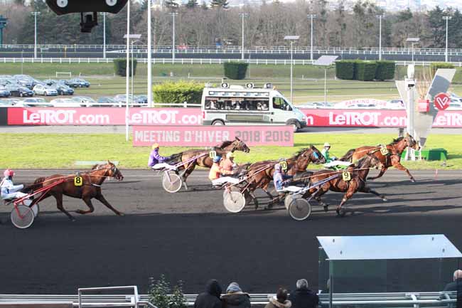 Photo d'arrivée de la course pmu GRAND PRIX D'AFRIQUE à PARIS-VINCENNES le Dimanche 3 février 2019