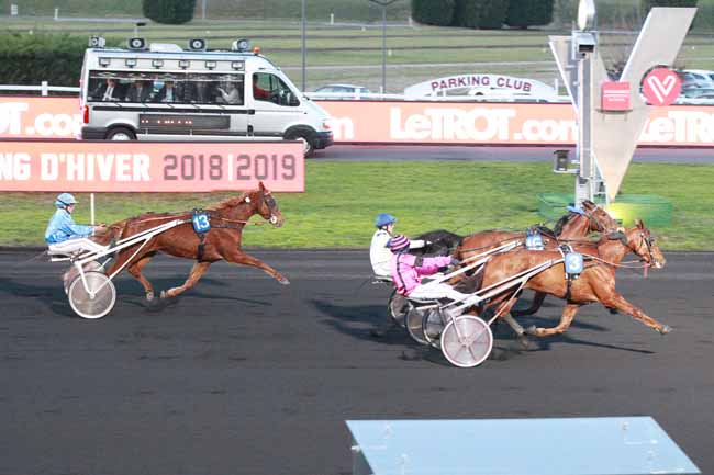 Photo d'arrivée de la course pmu PRIX RAYMOND GOLEO - PRIX DE FEURS à PARIS-VINCENNES le Dimanche 3 février 2019