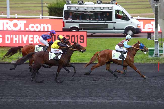 Photo d'arrivée de la course pmu PRIX DE LA GENEVRAYE à PARIS-VINCENNES le Lundi 4 février 2019