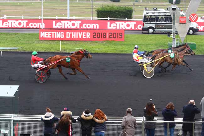 Photo d'arrivée de la course pmu PRIX DE MONTLUCON à PARIS-VINCENNES le Mercredi 6 février 2019