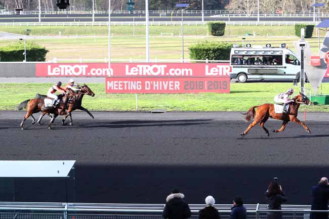 Photo d'arrivée de la course pmu PRIX DE BOURGES à PARIS-VINCENNES le Jeudi 7 février 2019