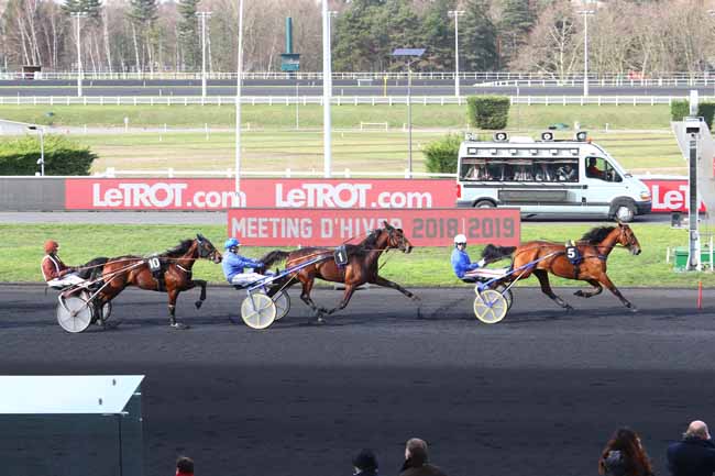 Photo d'arrivée de la course pmu PRIX DE GOURNAY-EN-BRAY à PARIS-VINCENNES le Samedi 9 février 2019