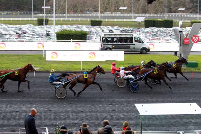 Photo d'arrivée de la course pmu PRIX DES VOSGES à PARIS-VINCENNES le Dimanche 10 février 2019