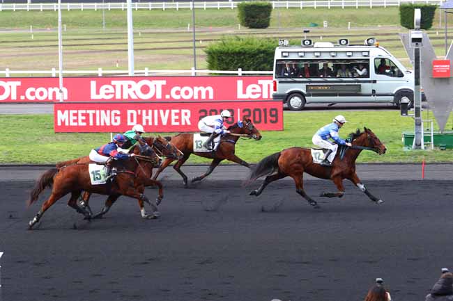 Photo d'arrivée de la course pmu PRIX DE MONTEBOURG à PARIS-VINCENNES le Lundi 11 février 2019