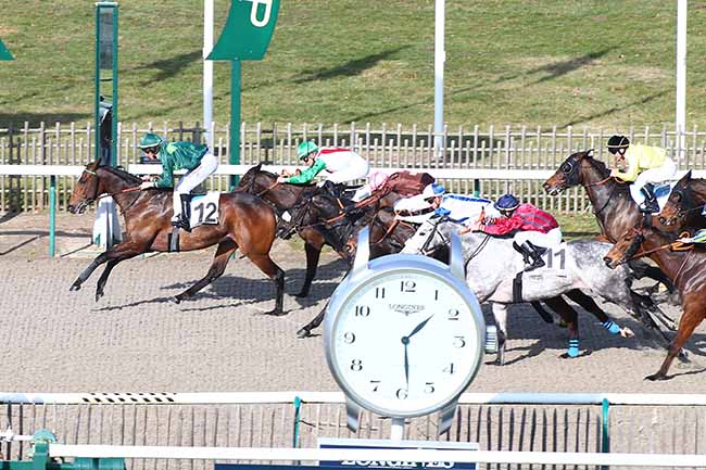 Photo d'arrivée de la course pmu PRIX DE LA ROUTE DE LA VALLEE à CHANTILLY le Mardi 12 février 2019