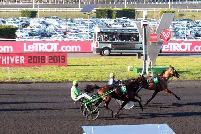 Photo d'arrivée de la course pmu PRIX DE LA GACILLY à PARIS-VINCENNES le Dimanche 17 février 2019