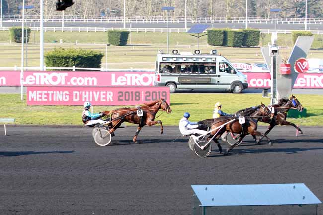 Photo d'arrivée de la course pmu PRIX D'EPINAY à PARIS-VINCENNES le Jeudi 21 février 2019