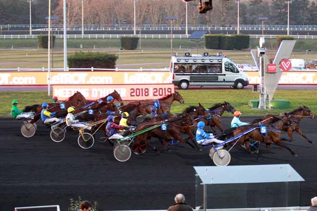 Photo d'arrivée de la course pmu PRIX DE GRIGNAN à PARIS-VINCENNES le Jeudi 21 février 2019