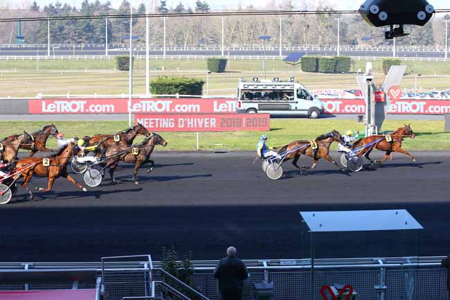 Photo d'arrivée de la course pmu PRIX DE SAINT-PIERRE-LA-COUR à PARIS-VINCENNES le Vendredi 22 février 2019