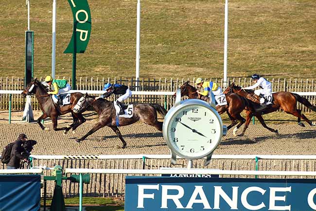 Photo d'arrivée de la course pmu PRIX DE LA ROUTE NEUVE DES SABLONS à CHANTILLY le Vendredi 22 février 2019