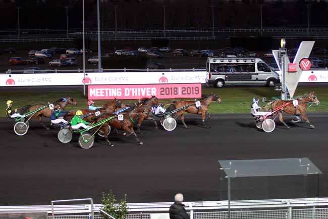 Photo d'arrivée de la course pmu PRIX JEAN TYSSANDIER à PARIS-VINCENNES le Dimanche 24 février 2019
