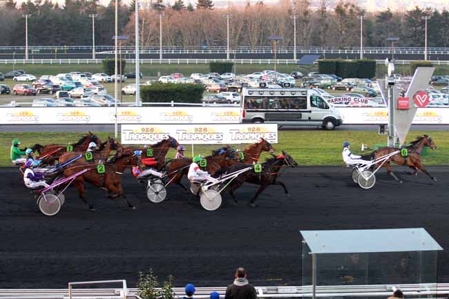 Photo d'arrivée de la course pmu PRIX DE CHATEAU-SALINS à PARIS-VINCENNES le Dimanche 24 février 2019