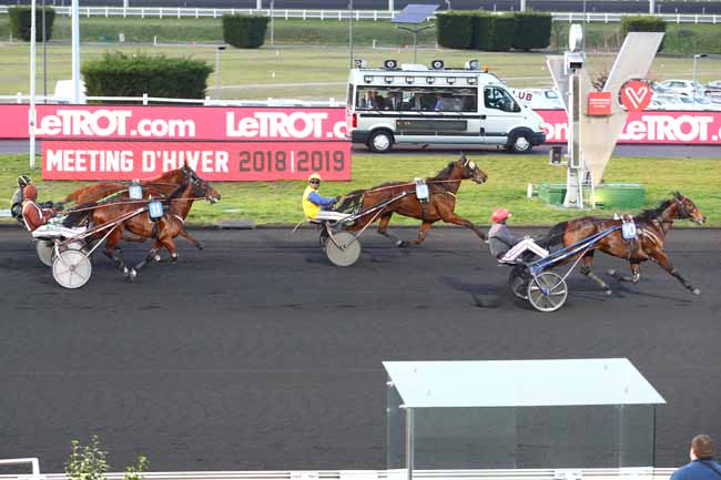 Photo d'arrivée de la course pmu PRIX DE MONPAZIER à PARIS-VINCENNES le Samedi 2 mars 2019