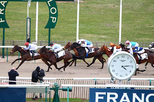 Photo d'arrivée de la course pmu PRIX DE LA SERPENTINE à CHANTILLY le Vendredi 8 mars 2019