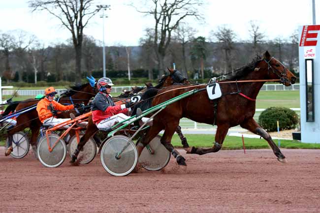 Photo d'arrivée de la course pmu PRIX DE NOIRMOUTIER à ENGHIEN le Vendredi 8 mars 2019
