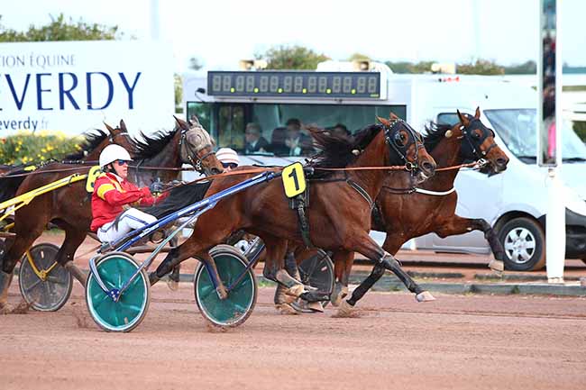 Photo d'arrivée de la course pmu GRAND CRITERIUM DE VITESSE NICE-MATIN à CAGNES-SUR-MER le Dimanche 10 mars 2019