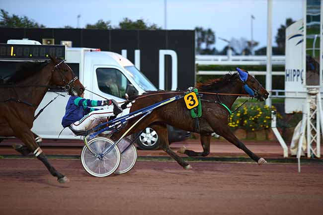 Photo d'arrivée de la course pmu PRIX DE LIVOURNE à CAGNES-SUR-MER le Dimanche 10 mars 2019