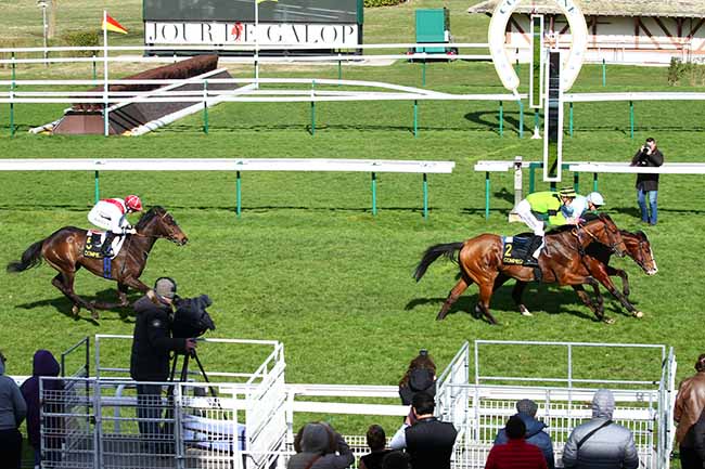 Photo d'arrivée de la course pmu PRIX DE L'AILETTE à COMPIEGNE le Lundi 11 mars 2019