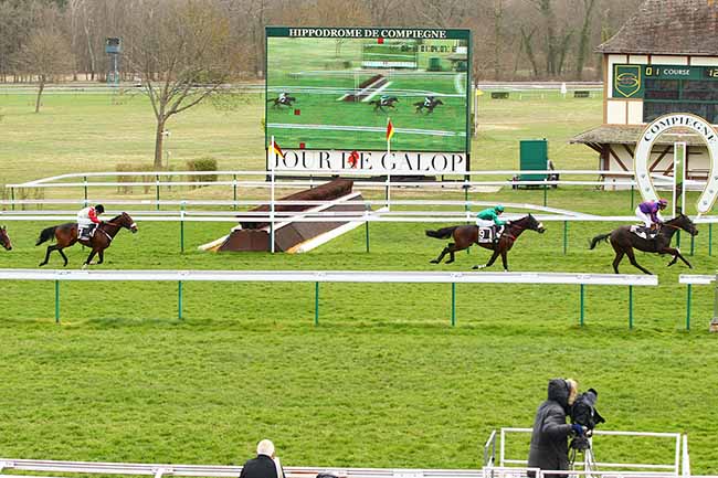 Photo d'arrivée de la course pmu PRIX D'ESSAI DES POULAINS à COMPIEGNE le Mercredi 13 mars 2019