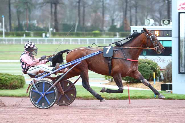 Photo d'arrivée de la course pmu PRIX DE MAURS à ENGHIEN le Jeudi 14 mars 2019