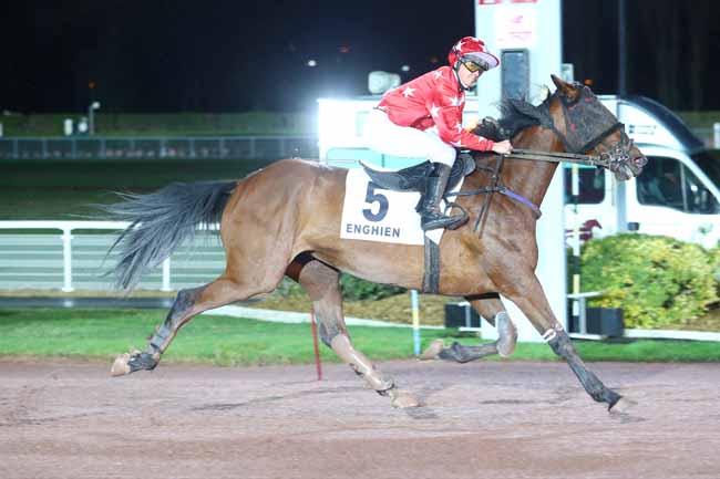 Photo d'arrivée de la course pmu PRIX DE CHAVILLE à ENGHIEN le Jeudi 14 mars 2019