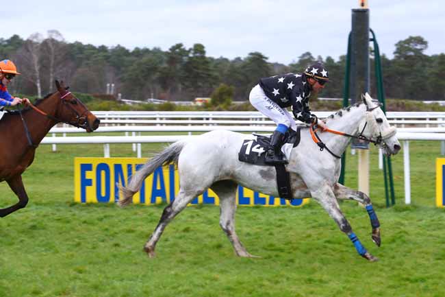 Photo d'arrivée de la course pmu PRIX DU BOIS DE LA COMMANDERIE à FONTAINEBLEAU le Vendredi 15 mars 2019