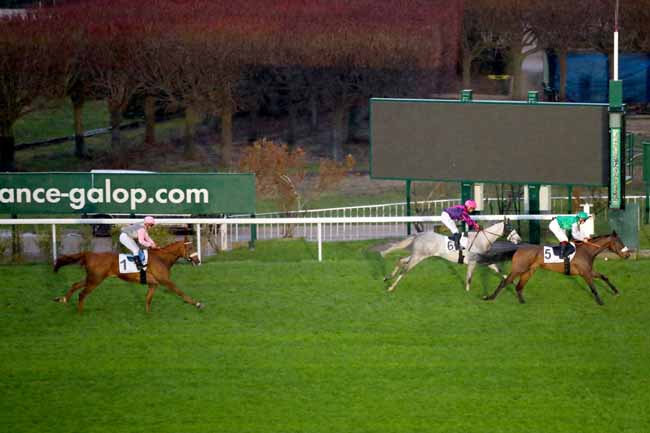 Photo d'arrivée de la course pmu PRIX DE LA COTE D'AZUR à SAINT-CLOUD le Dimanche 17 mars 2019