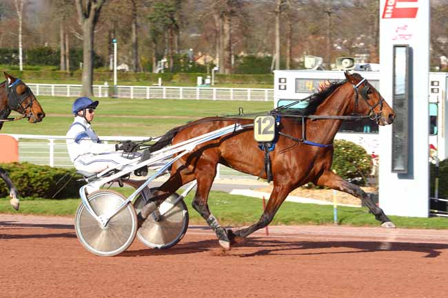 Photo d'arrivée de la course pmu PRIX DE CAUDEBEC à ENGHIEN le Mardi 19 mars 2019