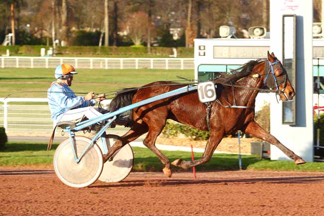 Photo d'arrivée de la course pmu PRIX DE SAINT-SATURNIN à ENGHIEN le Mardi 19 mars 2019