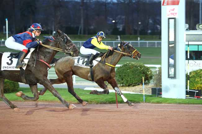 Photo d'arrivée de la course pmu PRIX BERNARD SIMONARD à ENGHIEN le Mardi 19 mars 2019