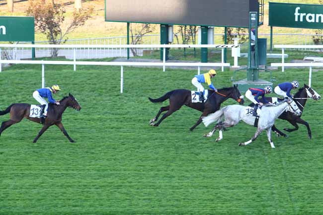 Photo d'arrivée de la course pmu PRIX DU PERIGORD à SAINT-CLOUD le Jeudi 21 mars 2019