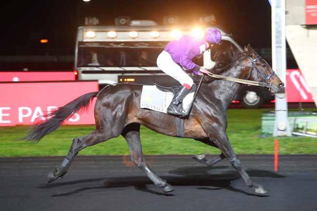 Photo d'arrivée de la course pmu PRIX ADEONA à PARIS-VINCENNES le Vendredi 22 mars 2019