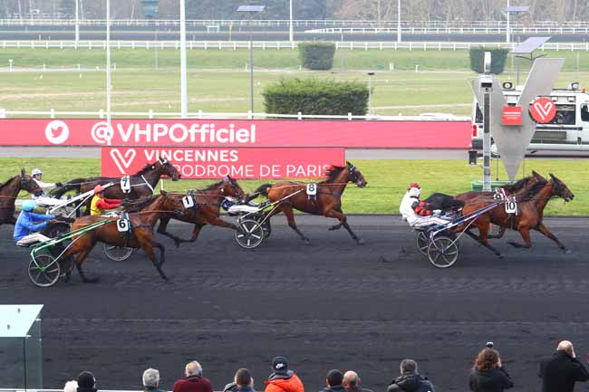 Photo d'arrivée de la course pmu PRIX DU BOIS DE VINCENNES à PARIS-VINCENNES le Samedi 23 mars 2019