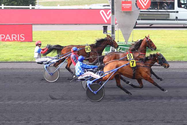 Photo d'arrivée de la course pmu PRIX DE MEAUX à PARIS-VINCENNES le Samedi 23 mars 2019