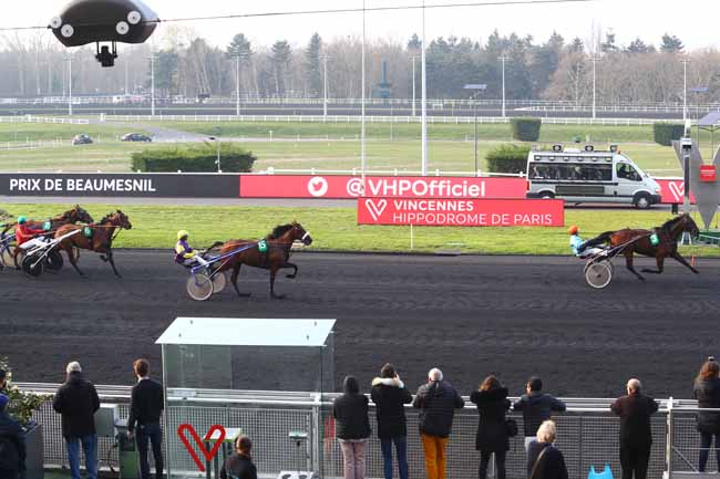 Photo d'arrivée de la course pmu PRIX DE BEAUMESNIL à PARIS-VINCENNES le Samedi 23 mars 2019