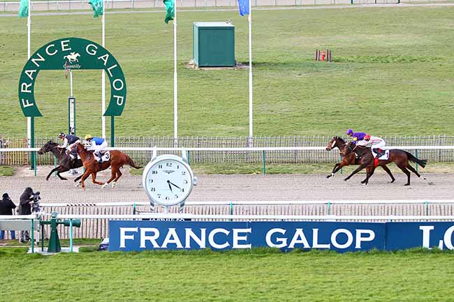 Photo d'arrivée de la course pmu PRIX DE LA REMISE NEUVE à CHANTILLY le Lundi 25 mars 2019