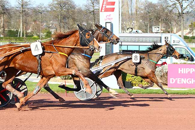 Photo d'arrivée de la course pmu PRIX DU PONT ALEXANDRE III à ENGHIEN le Mardi 26 mars 2019