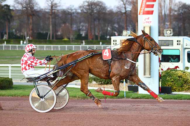 Photo d'arrivée de la course pmu PRIX DE SAINT-CLEMENT à ENGHIEN le Mardi 26 mars 2019