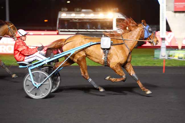 Photo d'arrivée de la course pmu PRIX EOS à PARIS-VINCENNES le Vendredi 29 mars 2019