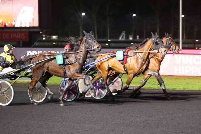 Photo d'arrivée de la course pmu PRIX IDUNNA à PARIS-VINCENNES le Vendredi 29 mars 2019