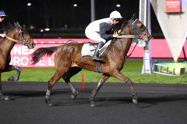 Photo d'arrivée de la course pmu PRIX ALCOR à PARIS-VINCENNES le Vendredi 29 mars 2019
