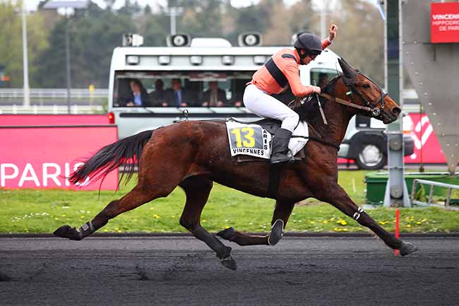 Photo d'arrivée de la course pmu PRIX ALMANON à PARIS-VINCENNES le Mardi 2 avril 2019
