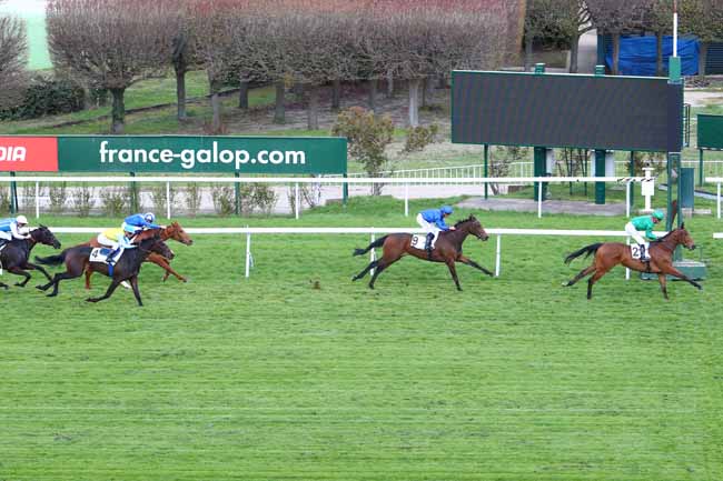 Photo d'arrivée de la course pmu PRIX PARADE D'AMOUR à SAINT-CLOUD le Jeudi 4 avril 2019
