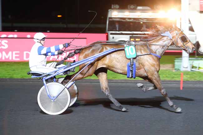 Photo d'arrivée de la course pmu PRIX AQUILA à PARIS-VINCENNES le Vendredi 5 avril 2019