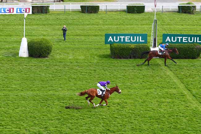 Photo d'arrivée de la course pmu PRIX MURAT à AUTEUIL le Samedi 6 avril 2019