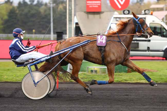 Photo d'arrivée de la course pmu PRIX ALBIREO à PARIS-VINCENNES le Mardi 9 avril 2019