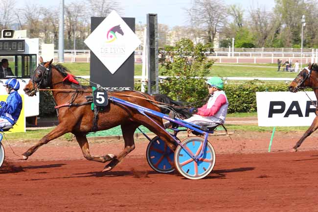 Photo d'arrivée de la course pmu PRIX DE NANTES à LYON LA SOIE le Mercredi 10 avril 2019